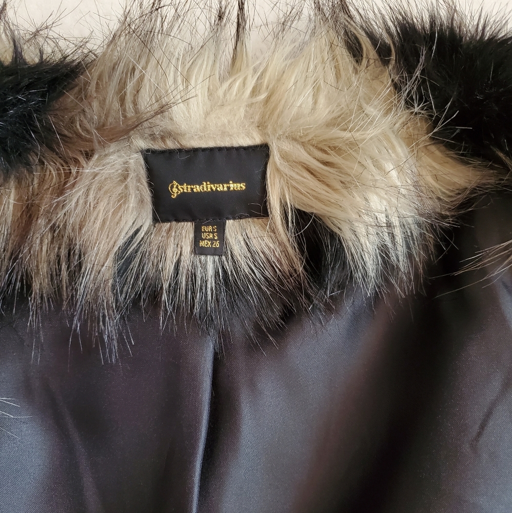 Stradivarius Faux Fur Vest - Picture 3 of 4
